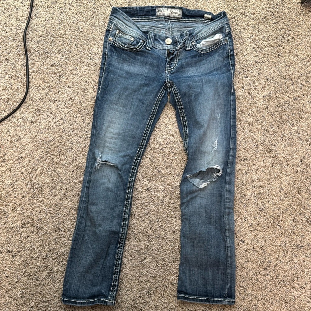 Buckle capri jeans